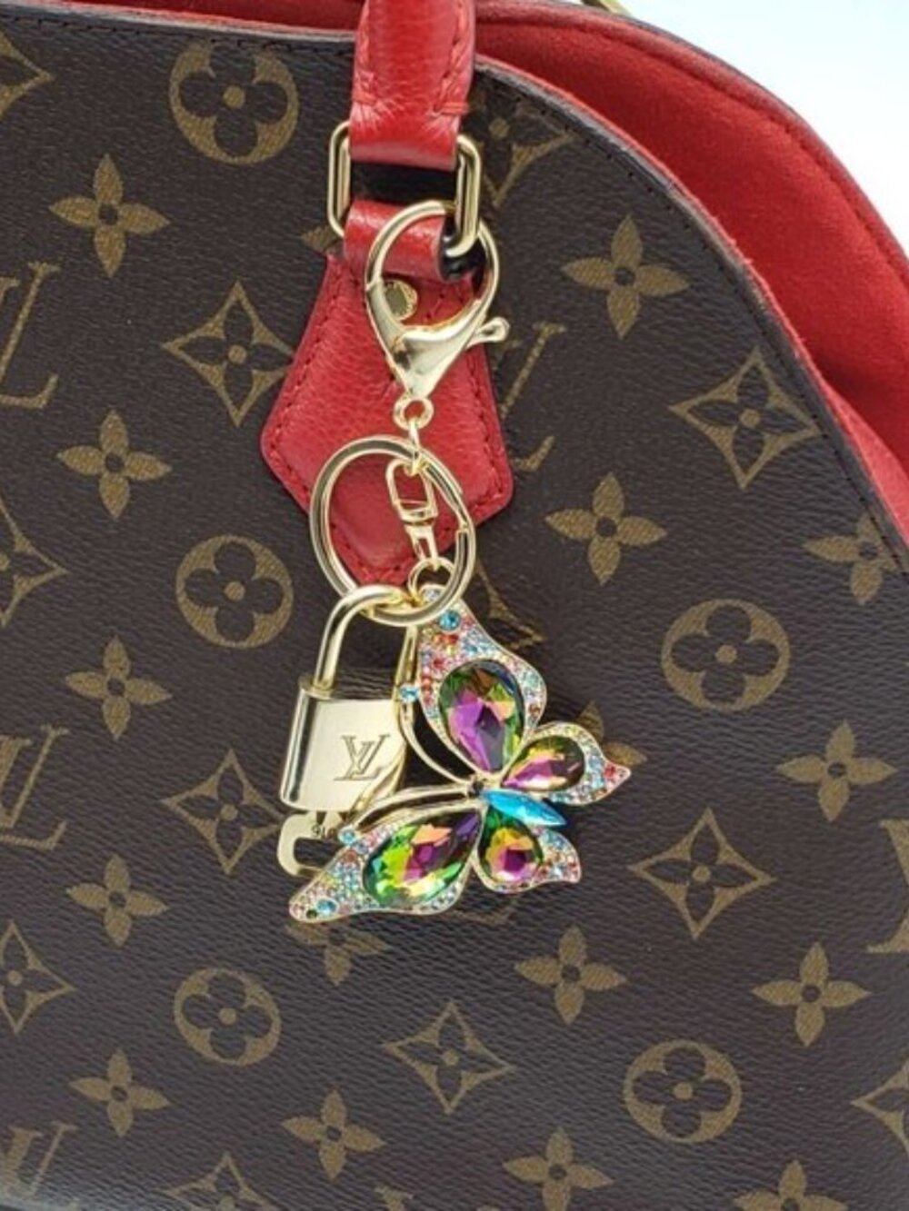 LV Authentic Gold Padlock 🔒 Key Set w/ Unbranded Butterfly Keychain Charm - Picture 2 of 8